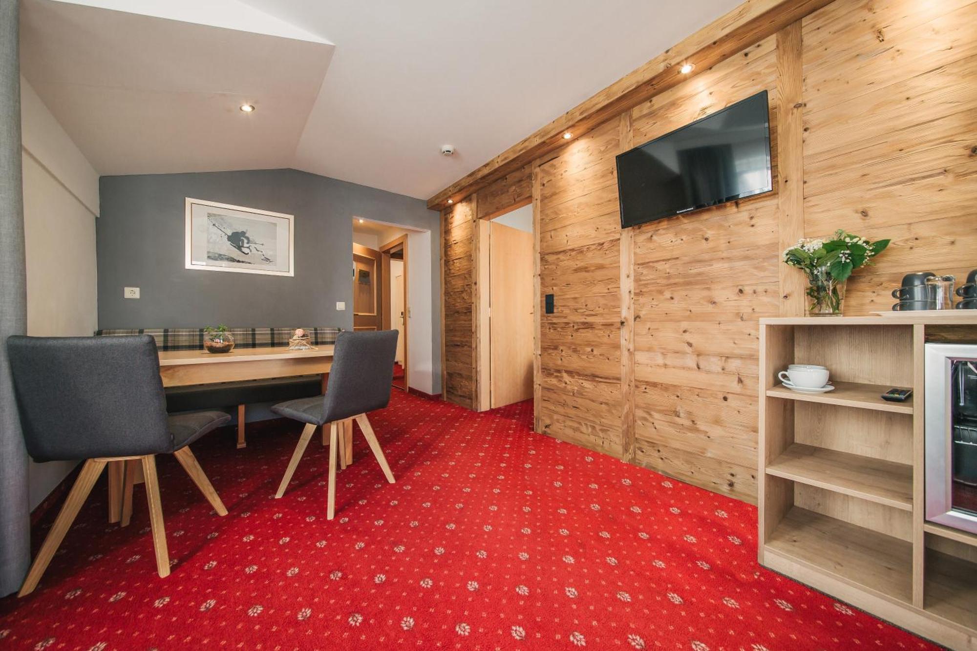 Arlen Lodge Hotel Inkl Premium Karte Im Sommer サンクト・アントン・アム・アールベルク エクステリア 写真