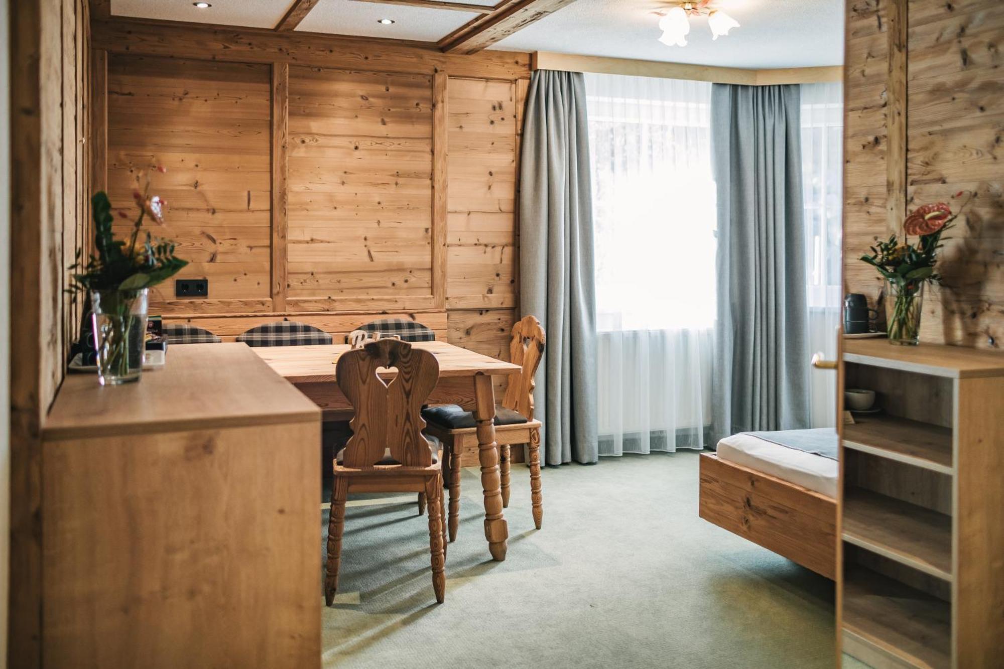 Arlen Lodge Hotel Inkl Premium Karte Im Sommer サンクト・アントン・アム・アールベルク エクステリア 写真